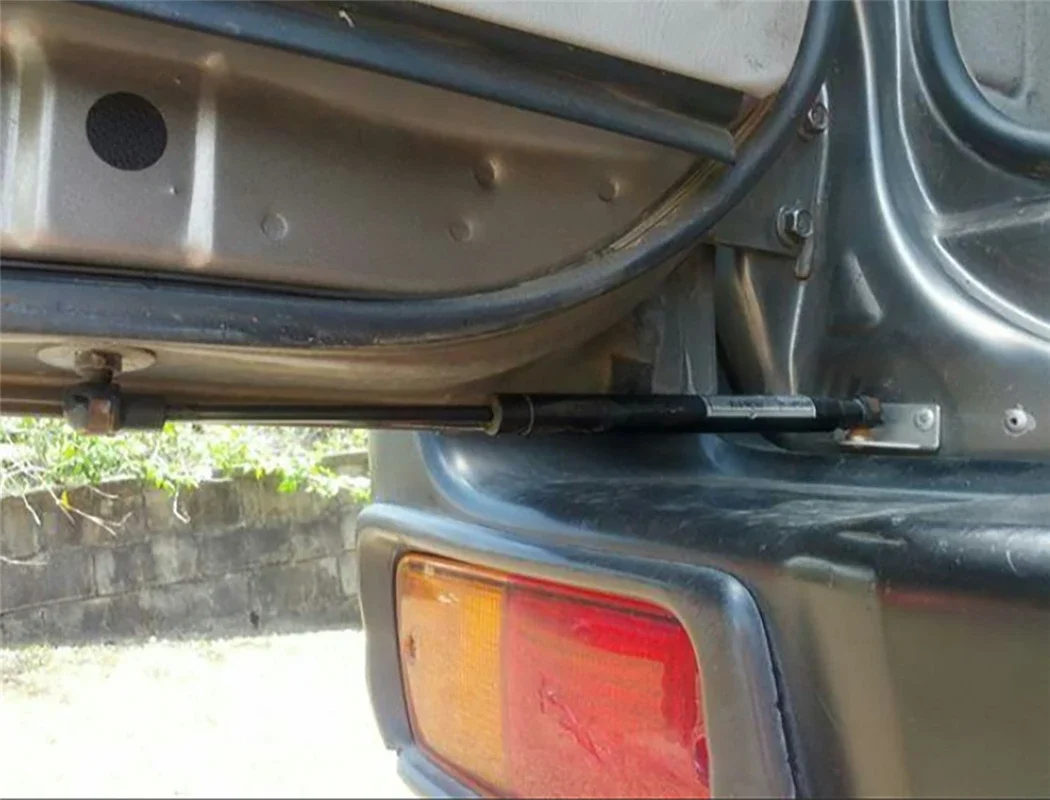 Amortiguador de gas del portón trasero Nissan Patrol Y61 1997-2016 - imagen 2