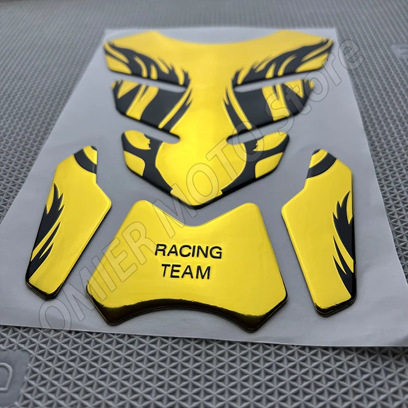 Detalle del protector adhesivo 3D para motocicleta