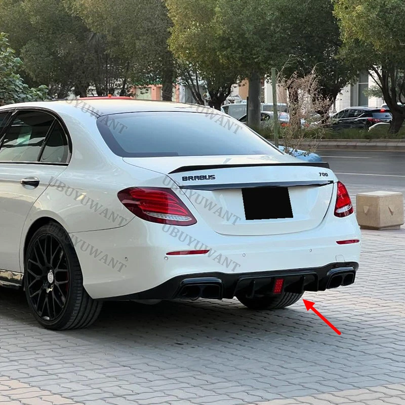 Labio trasero carbono Mercedes - vista frontal del diseño