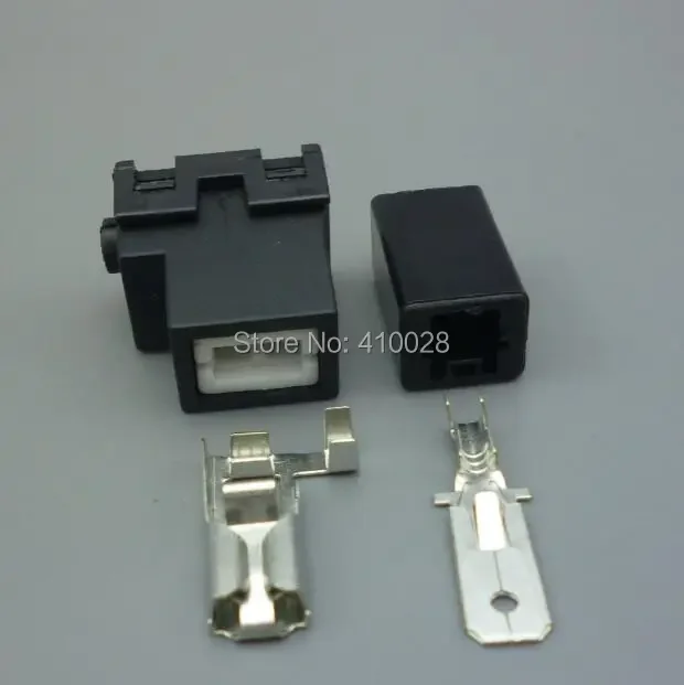 Detalle del conector de cerámica con cubierta en ángulo recto
