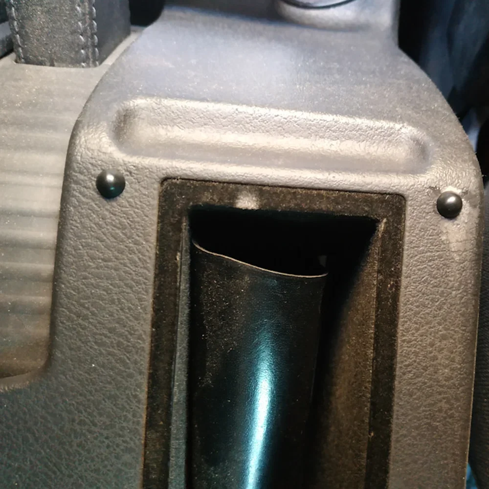 Tope inferior reposabrazos consola central VW Passat B5 1997-2005 - imagen 4