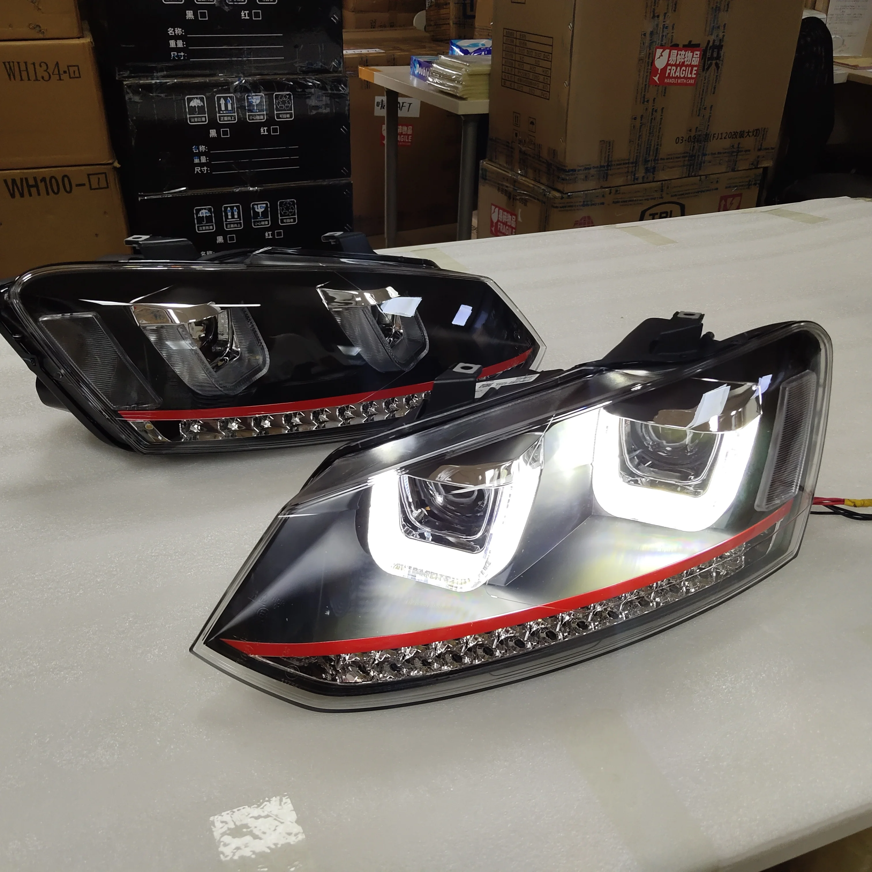 Faros LED estilo U Red Line VW Polo Mk5 Vento Cross Polo 2010-2014