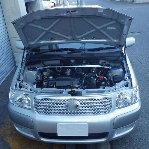 Capó delantero Toyota Probox NCP50 con puntales de gas y soporte