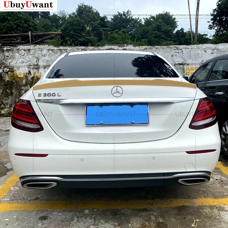 Alerón trasero instalado en Mercedes-Benz W213