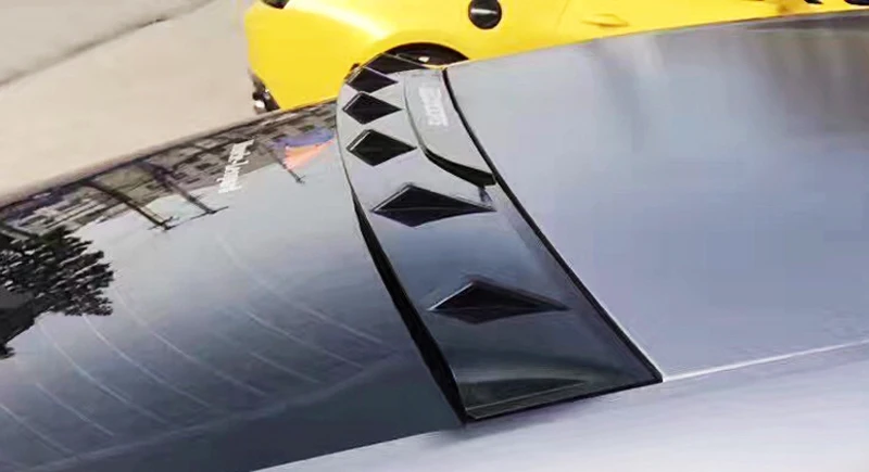 Vista lateral del spoiler montado