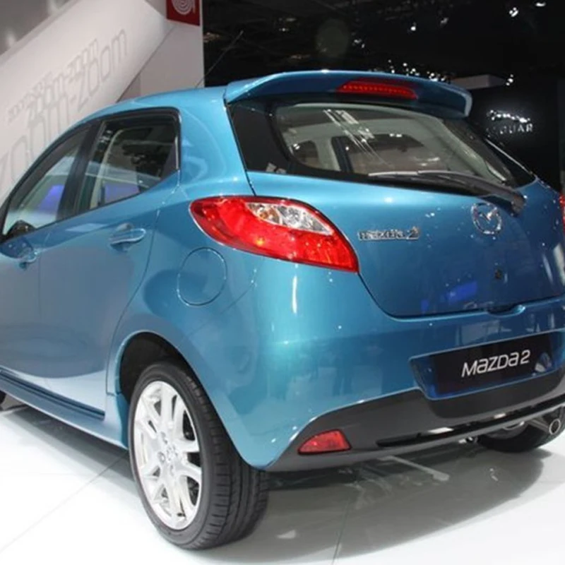 Vista lateral mostrando el ajuste al hatchback