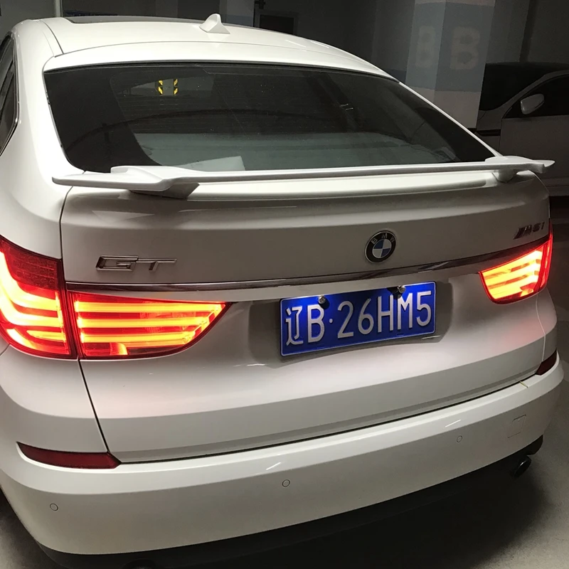 Vista lateral del BMW 5 Series GT con alerón Kirnese