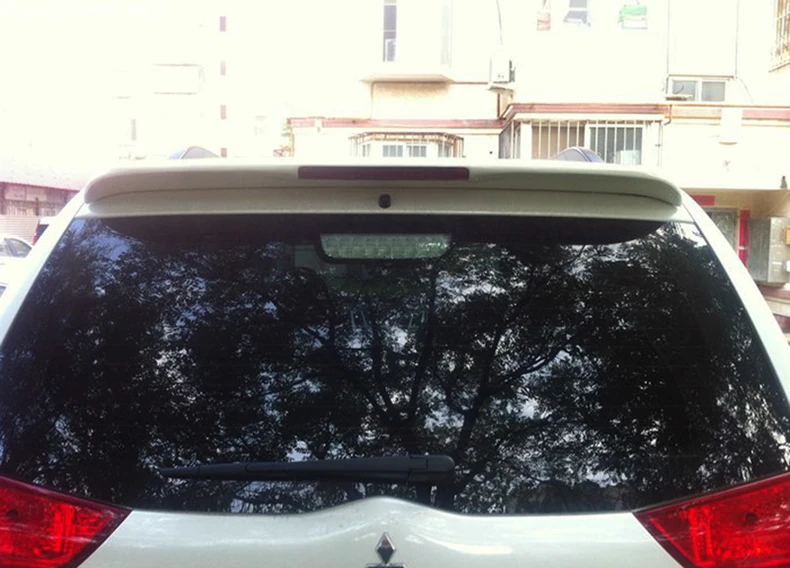 Detalle del spoiler instalado