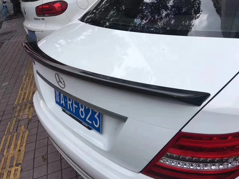 Detalle del acabado en fibra de carbono real