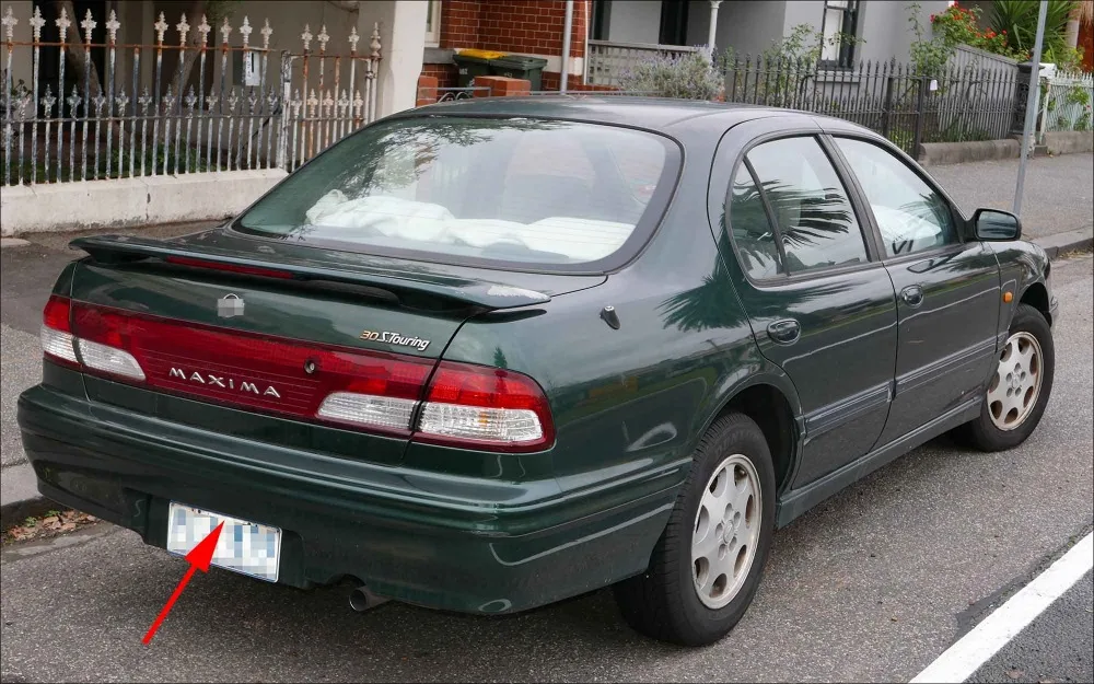 Vista del Nissan Maxima con cámara trasera