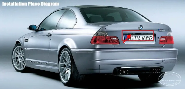 Cámara de reversa BMW instalada en lámpara de matrícula