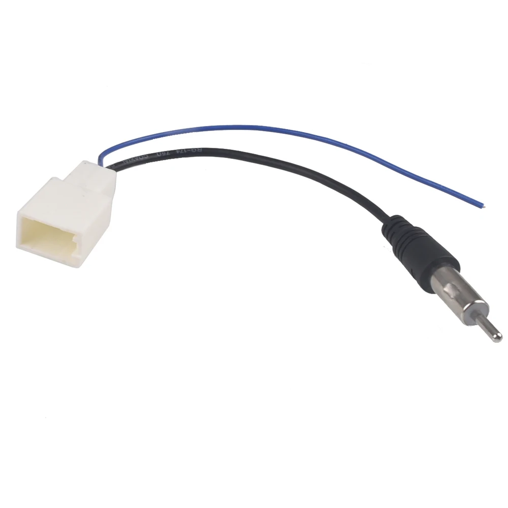 Detalle del cable adaptador de antena para automóvil