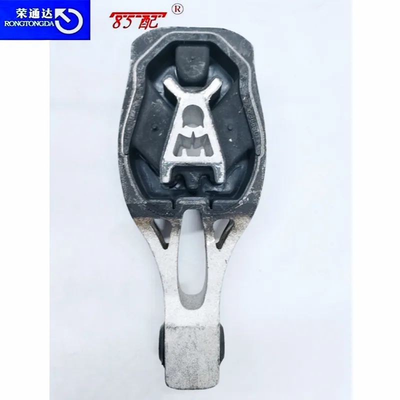 Soporte de motor instalado en compartimiento