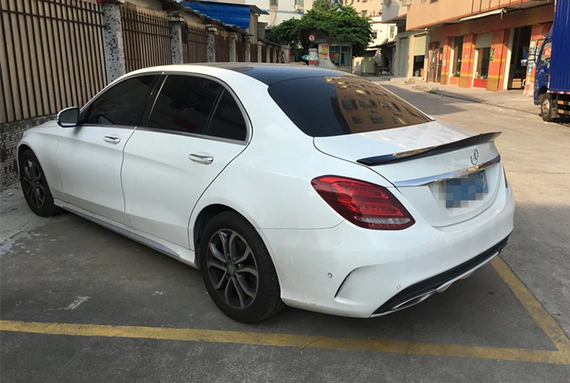 Spoiler trasero PSM en W205 - vista lateral