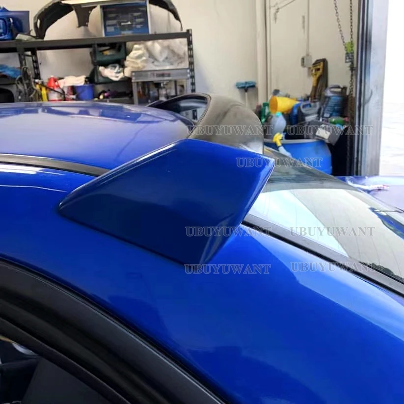 Conjunto del alerón con coche de exhibición