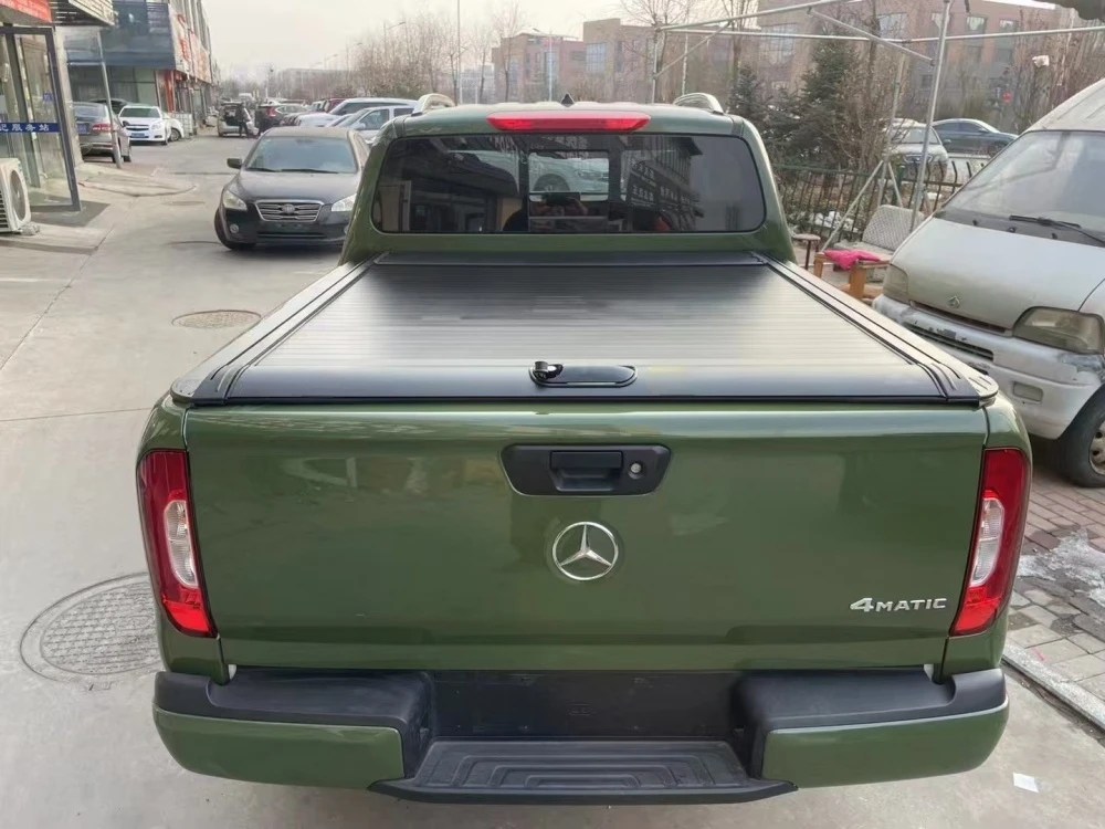 Vista lateral de la cubierta Tonneau instalada en pick-up