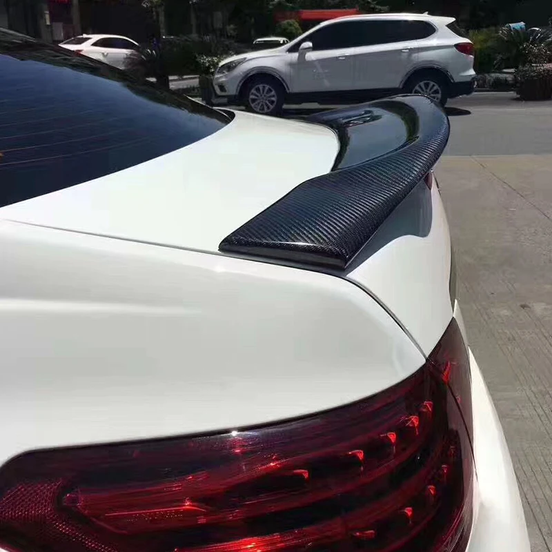Alerón fibra carbono trasero - detalle instalación