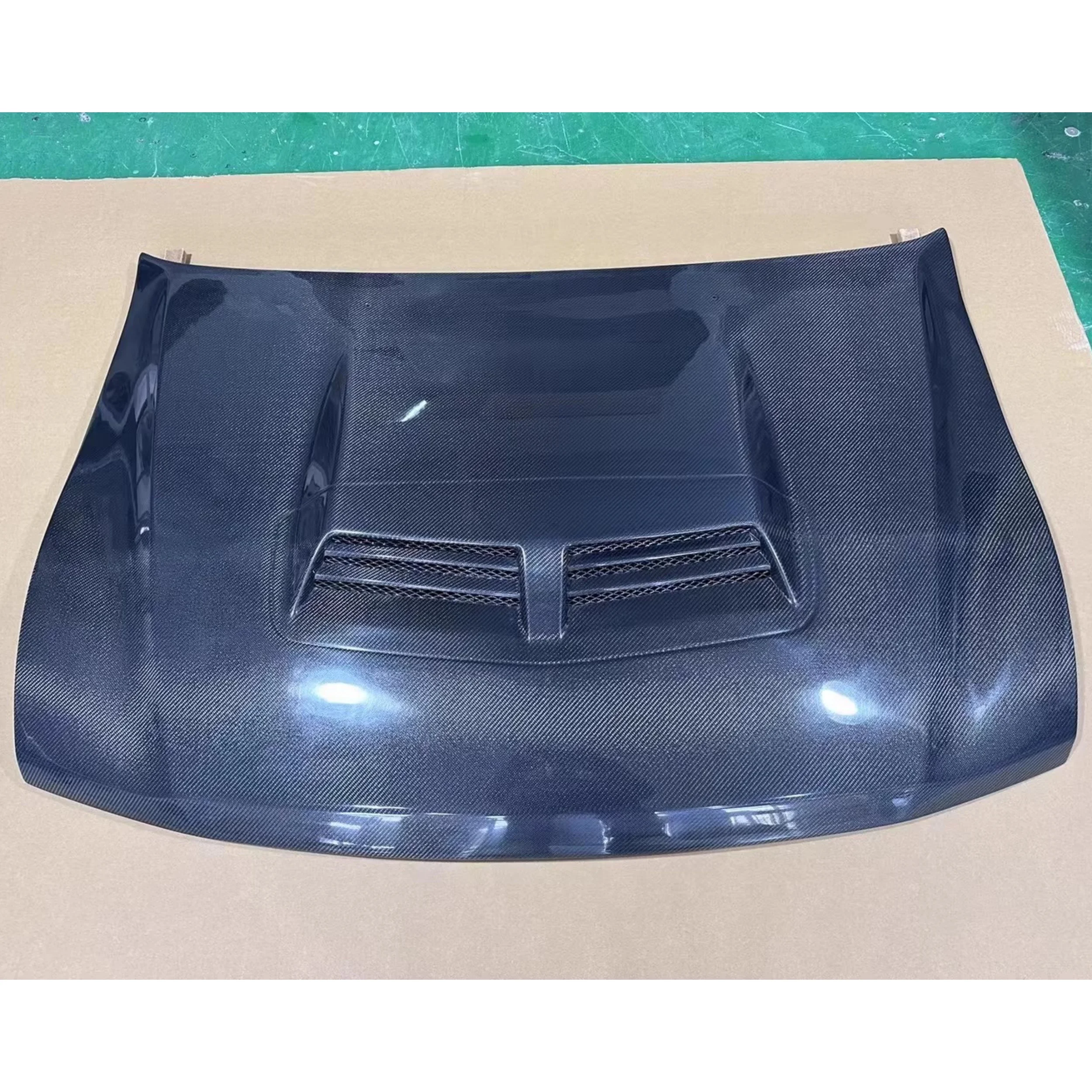 Kit de carrocería de capó en vehículo