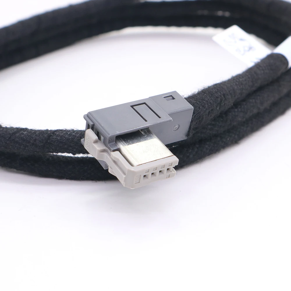 Ejemplo de conexión del cable USB a la radio del coche