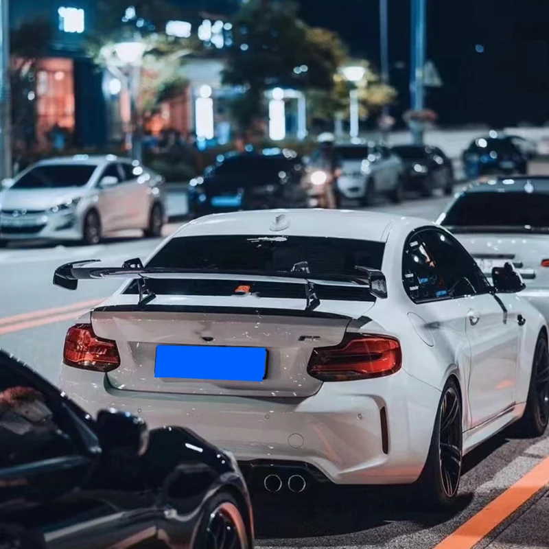 Alerón trasero fibra de carbono BMW estilo MP vista lateral