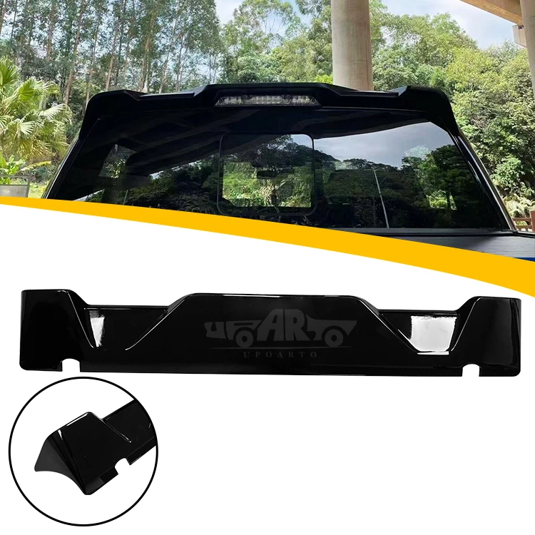 Alerón trasero de fibra de carbono instalado en Ford Raptor