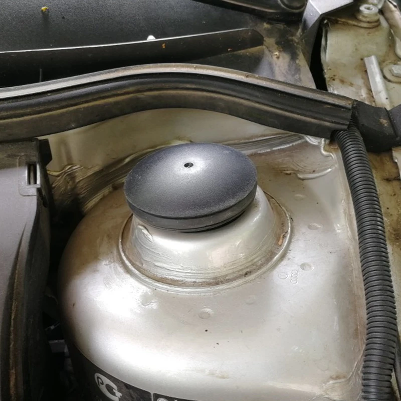 Detalle de tapa de suspensión Audi A3