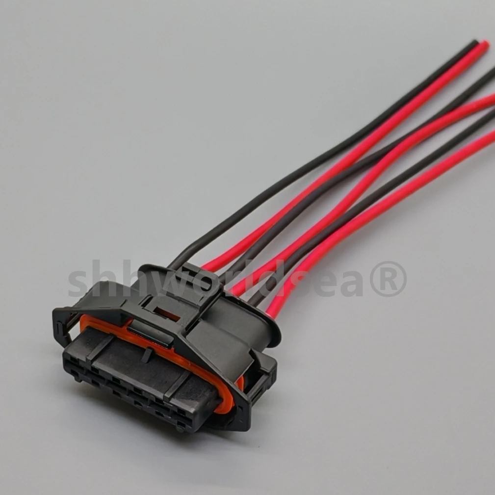 Vista lateral del pedal con conector de 6 pines