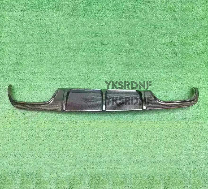 Accesorio exterior para la zona inferior del parachoques trasero