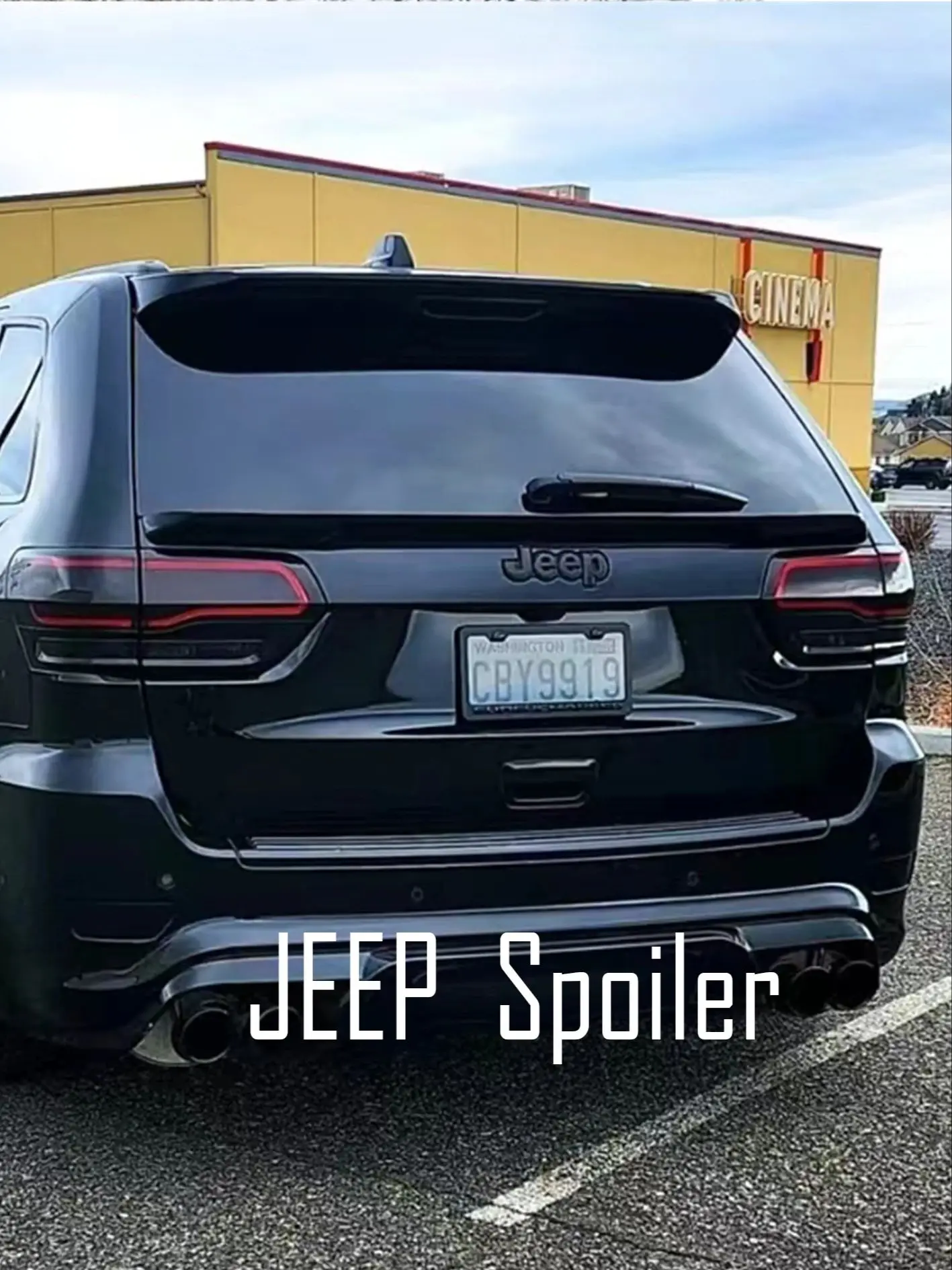 Vista trasera del Jeep con el alerón instalado