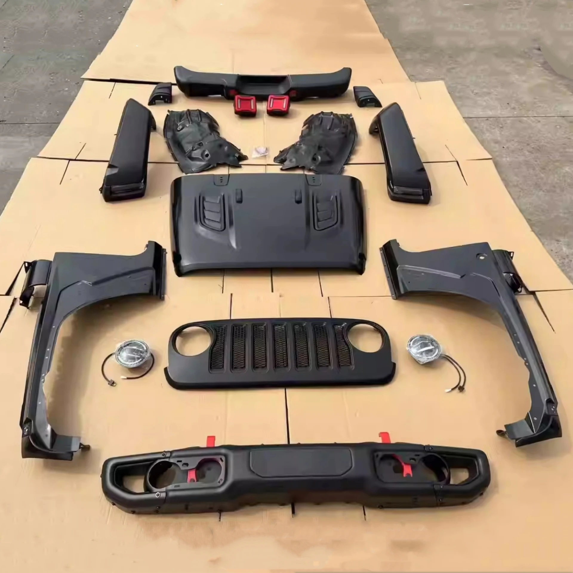 Vista frontal del kit instalado en un Jeep Wrangler