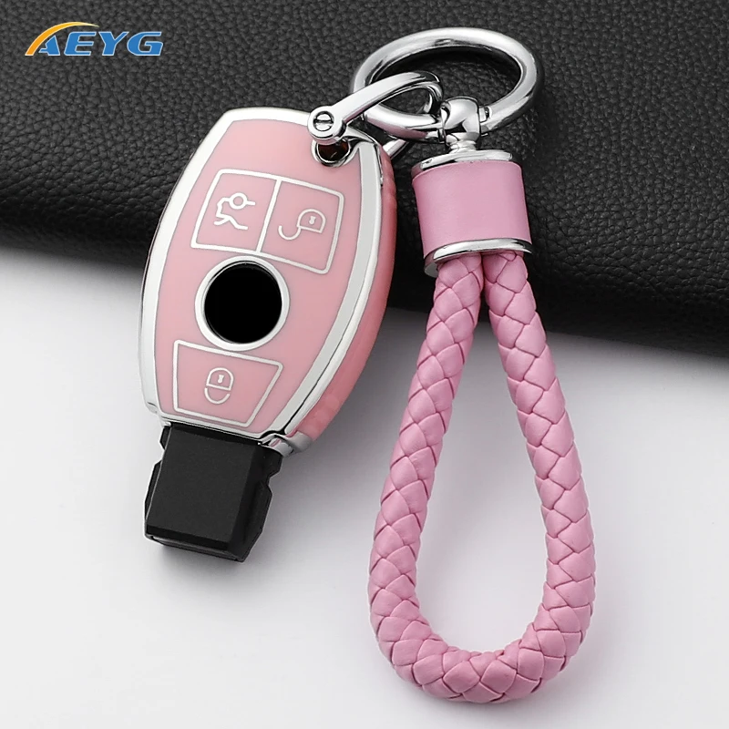 Funda colocada sobre llave Mercedes