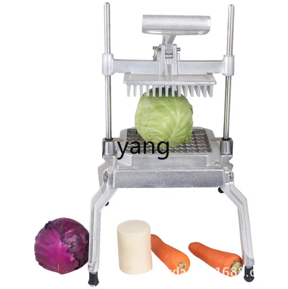 Cortador manual en uso con verduras frescas