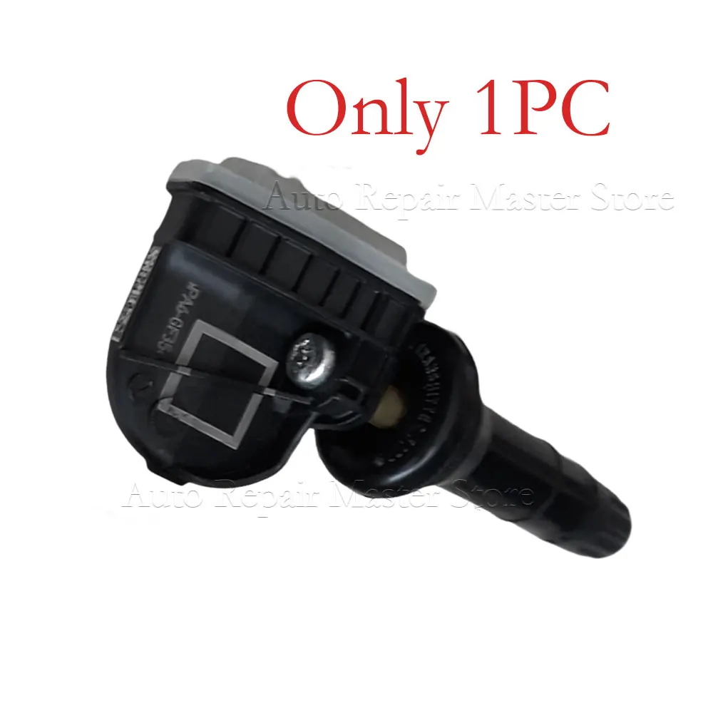 Sensor TPMS en mano para referencia de tamaño