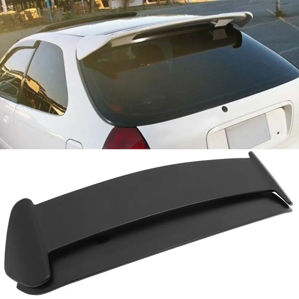 Vista frontal del alerón instalado en un Honda Civic Hatchback Tipo‑R