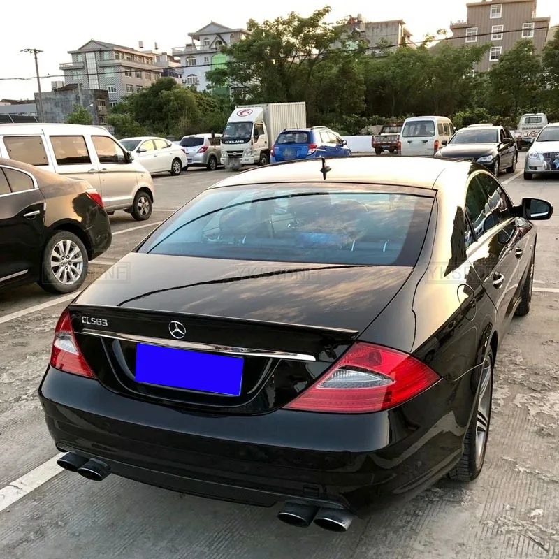 Alerón trasero instalado en el vehículo