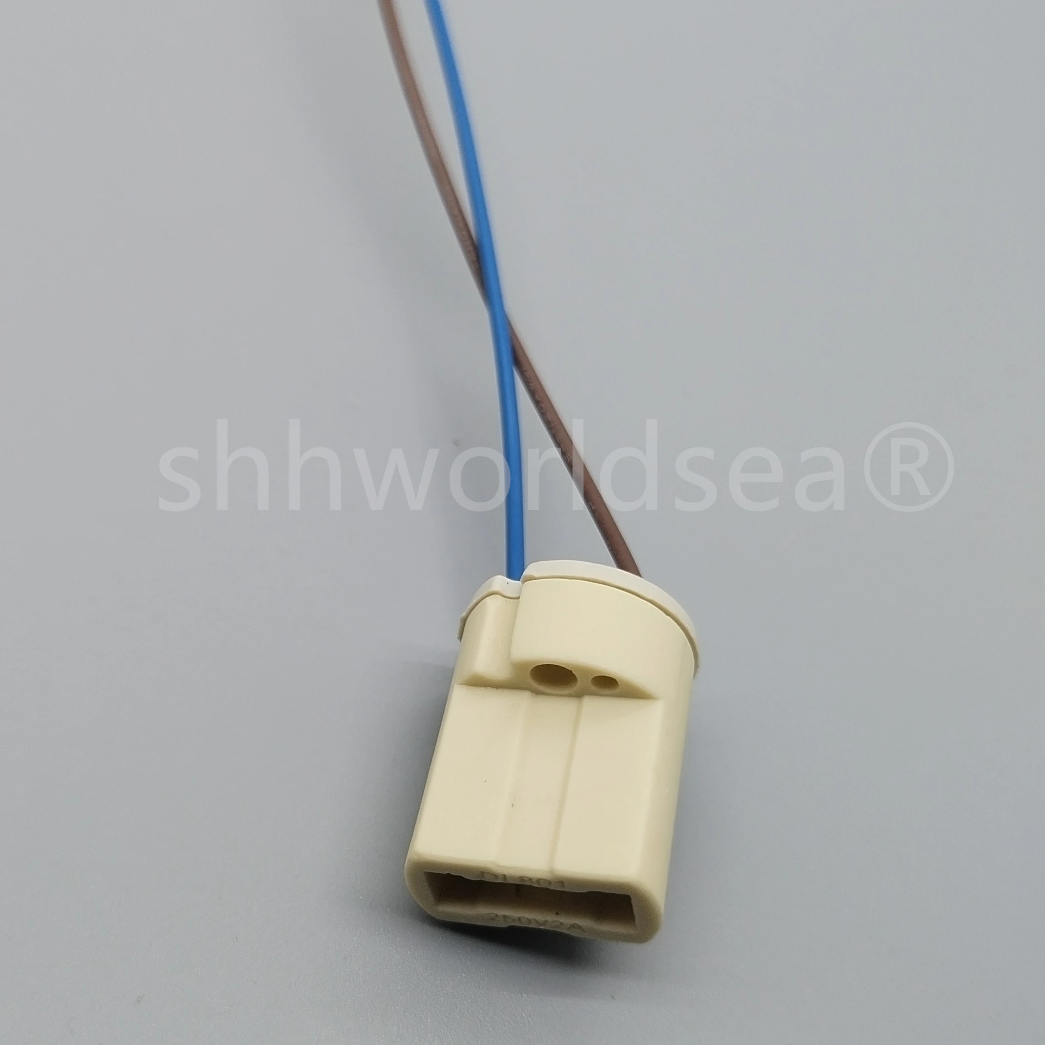 Vista frontal del conector G9 de cerámica