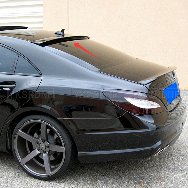 Spoiler trasero instalado en Mercedes Benz W218 mostrando ajuste perfecto
