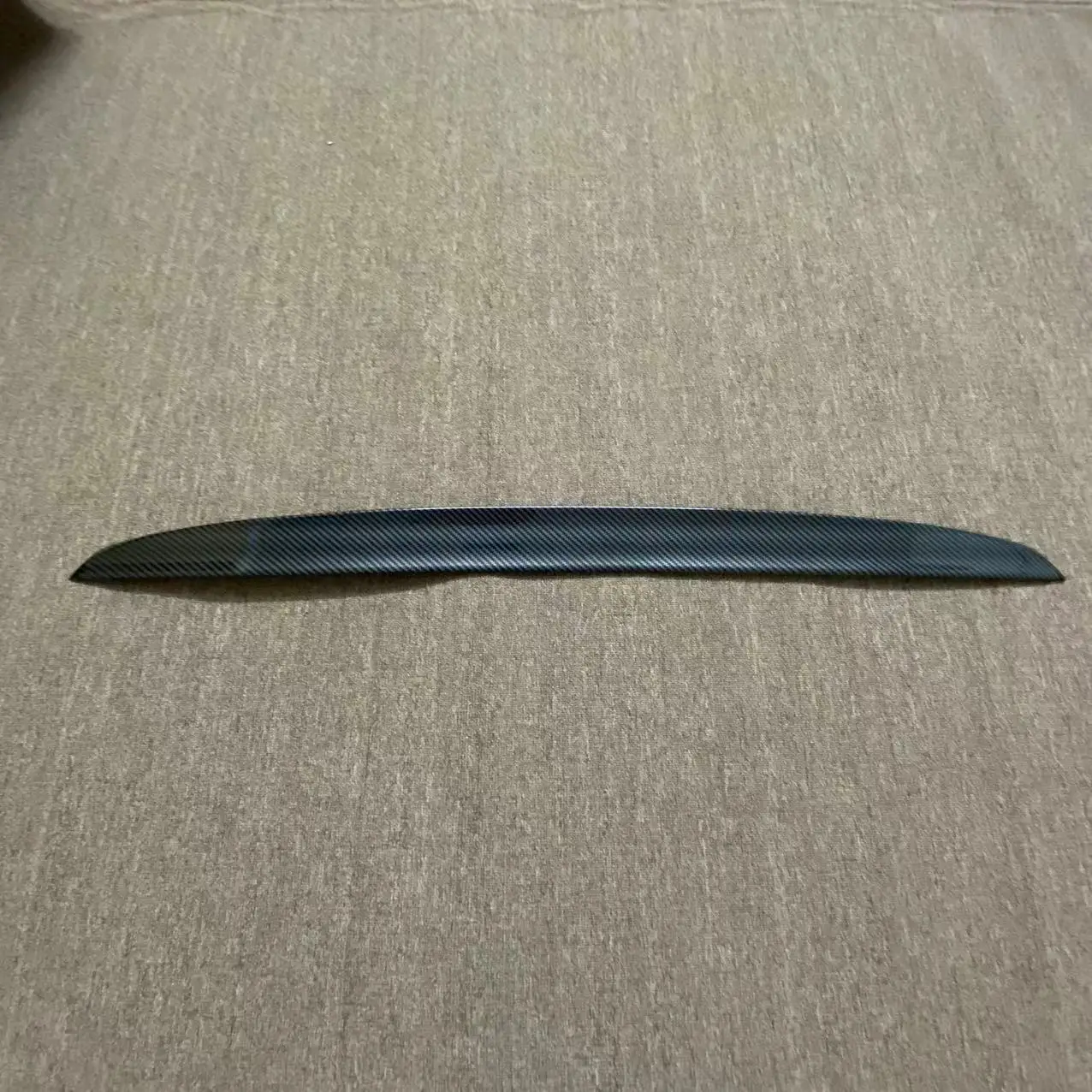 Alerón trasero Sayap visto desde ángulo trasero