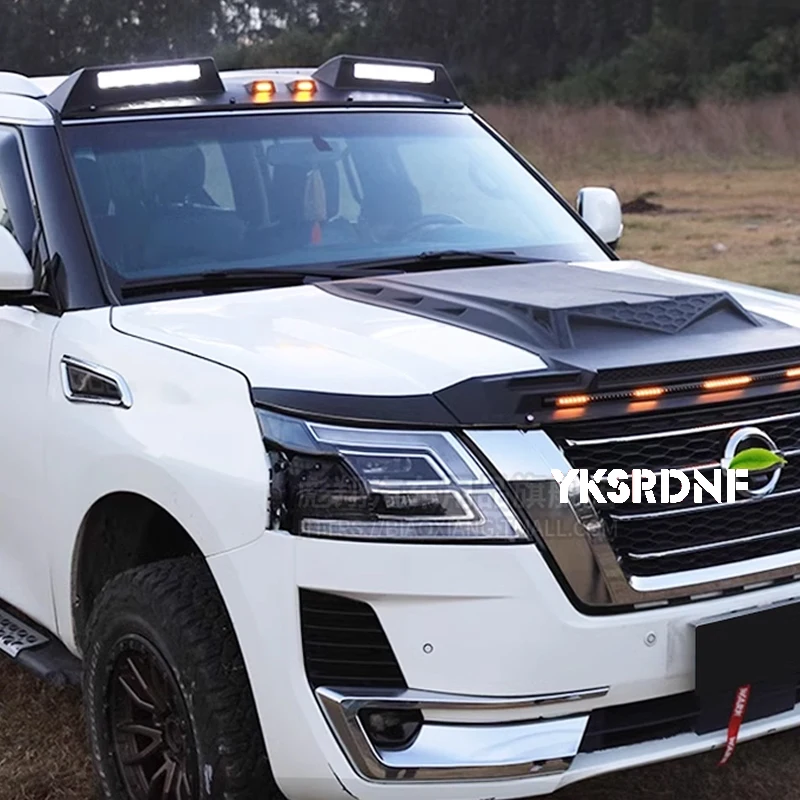 Barra de luz LED instalada en el techo de un Nissan Patrol Y62