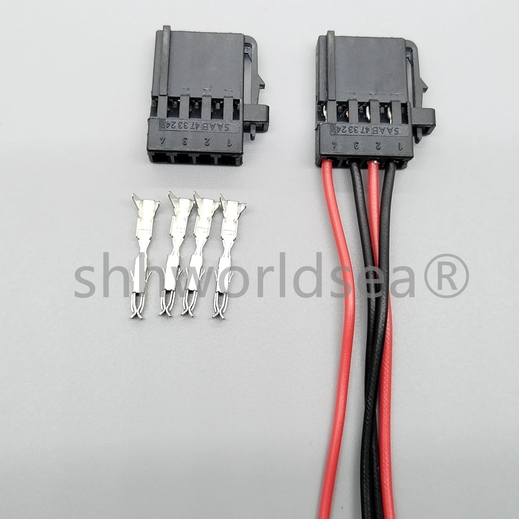 Ejemplo de instalación en un cableado de motor mostrando el enchufe conectado