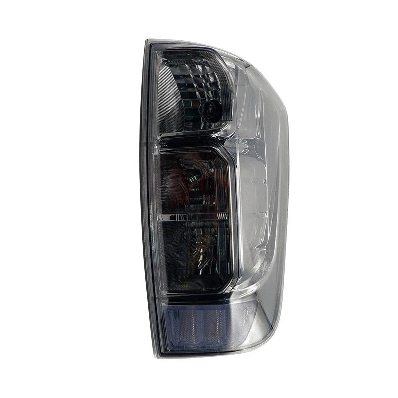 Luz trasera instalada en Navara