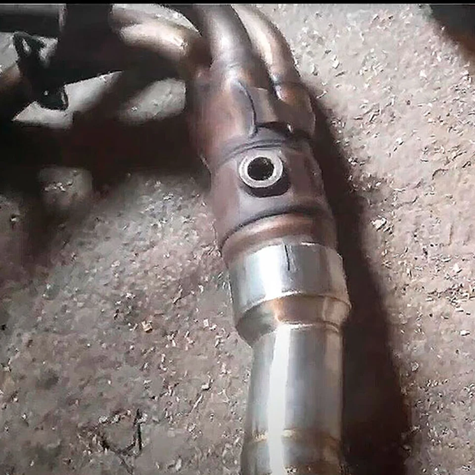 Silenciador instalado en la moto