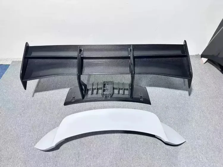 Alerón fibra de carbono seco estilo GT3RS vista lateral