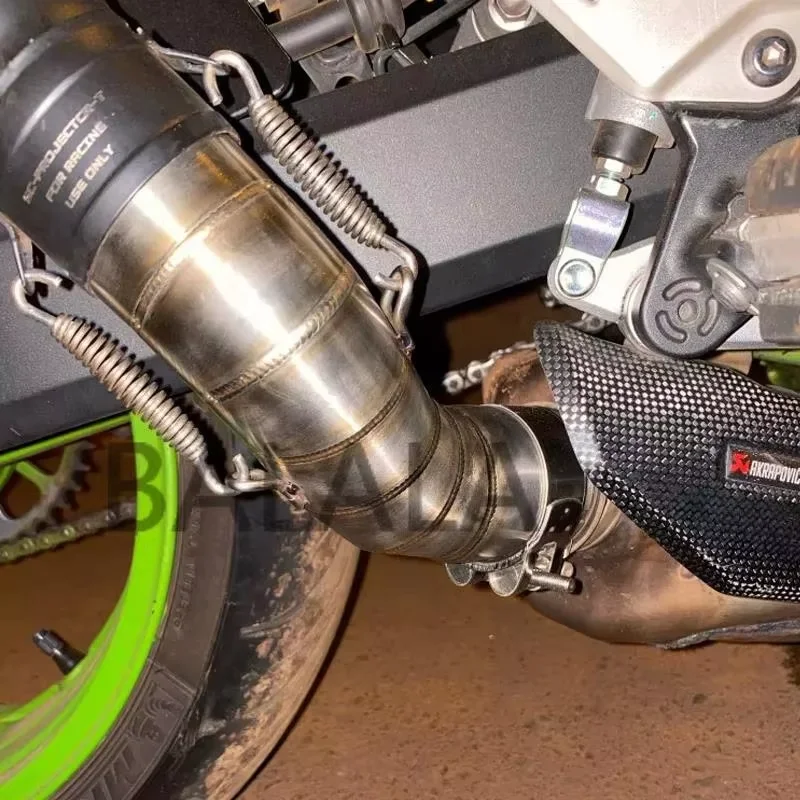 Adaptador de escape medio para Kawasaki Z900 - vista lateral