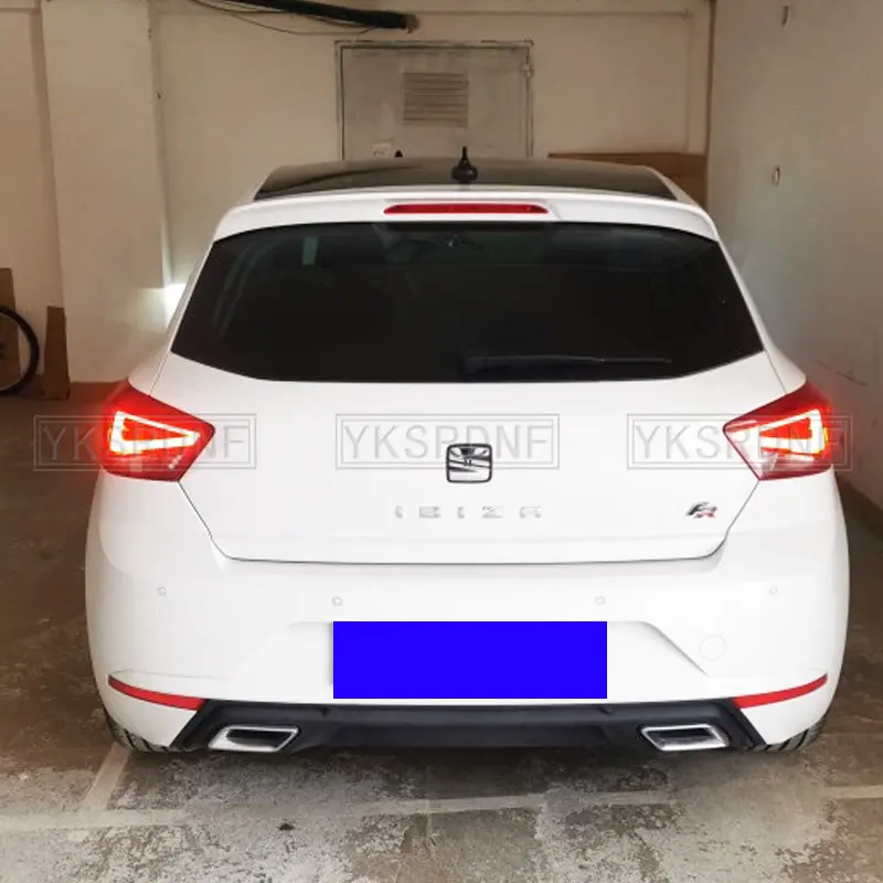 Vista frontal del alerón instalado en un Seat Ibiza MK5