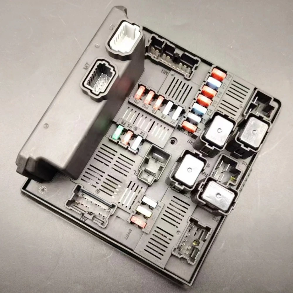 Caja de fusibles del compartimento del motor para Koleos