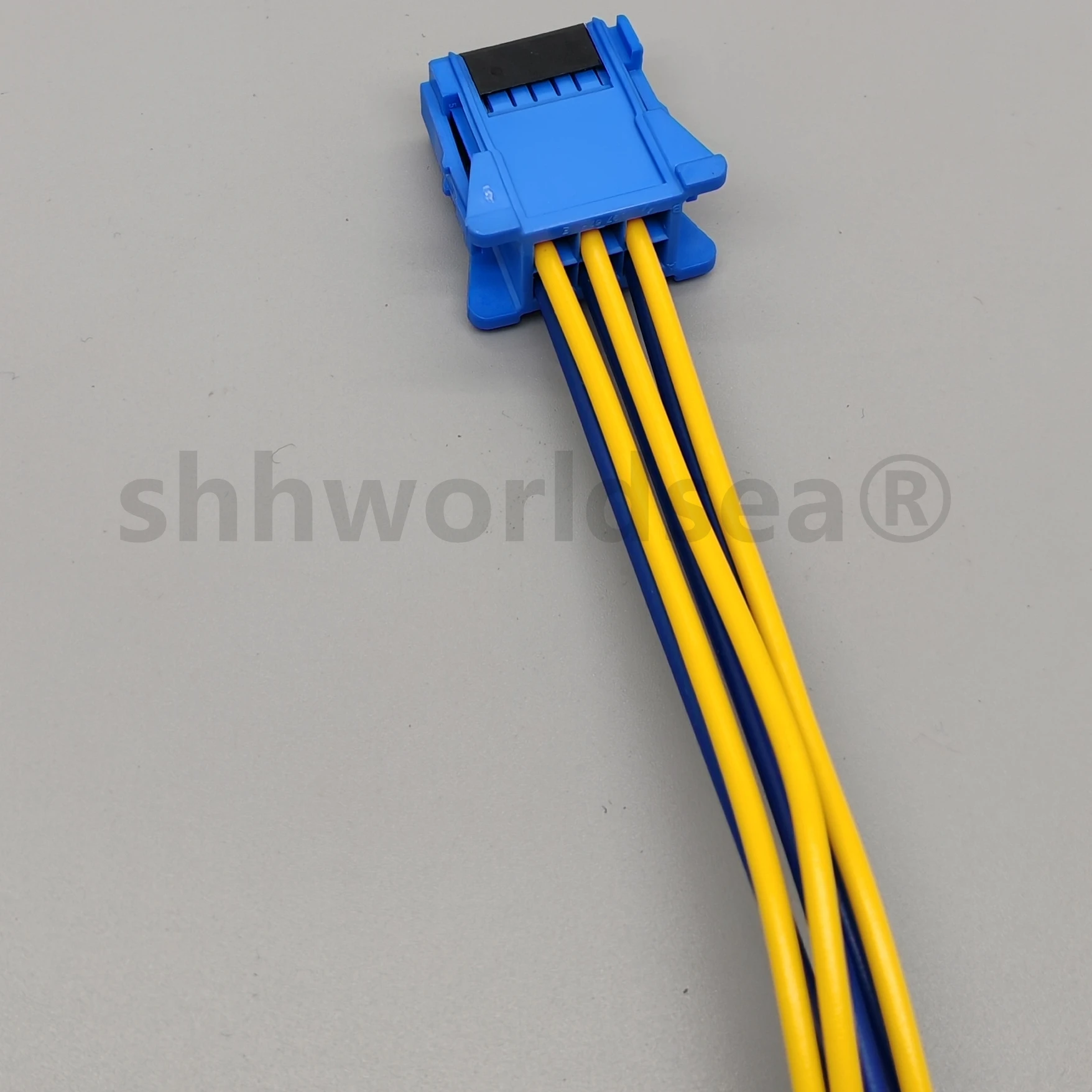 Conector instalado en el vehículo