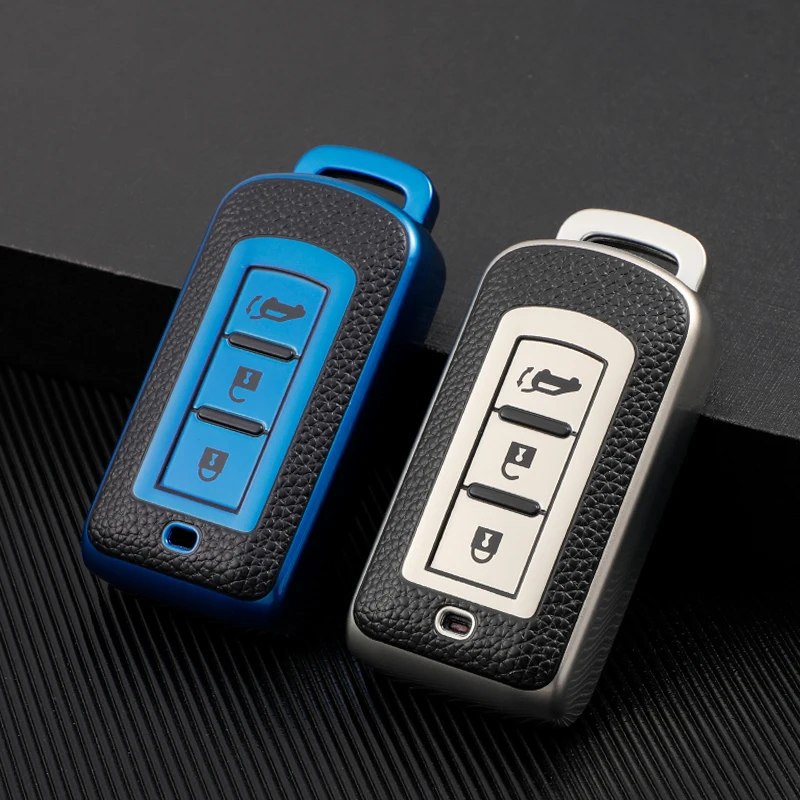 Funda azul en mano