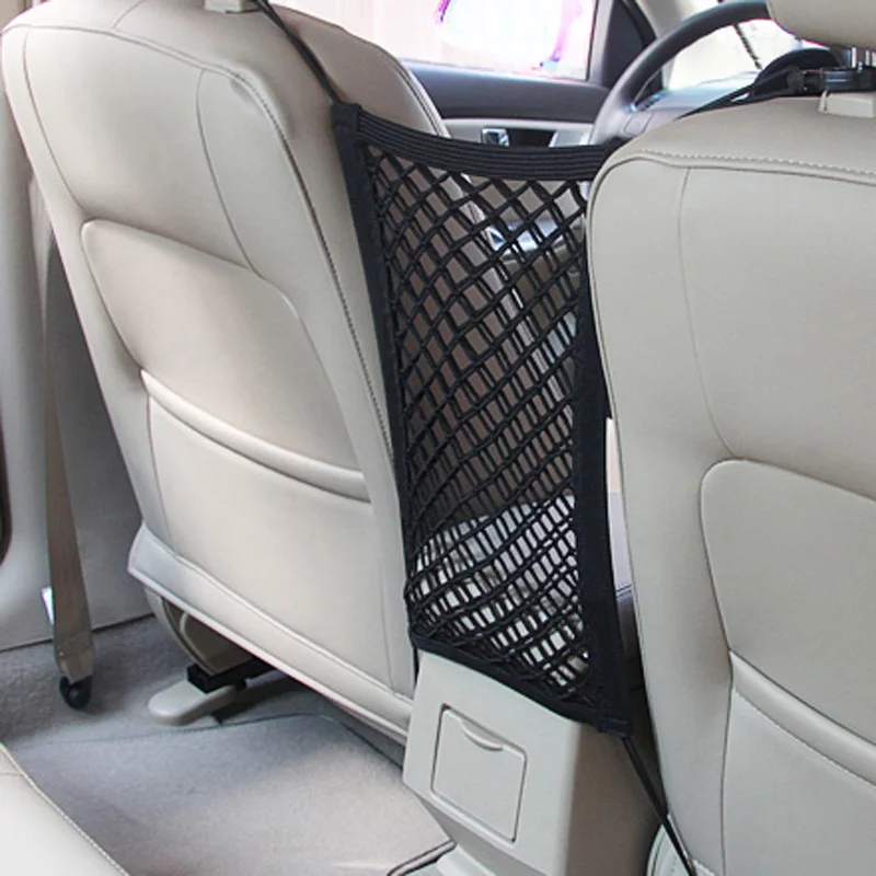 Bolsa de almacenamiento negra instalada en asiento de coche