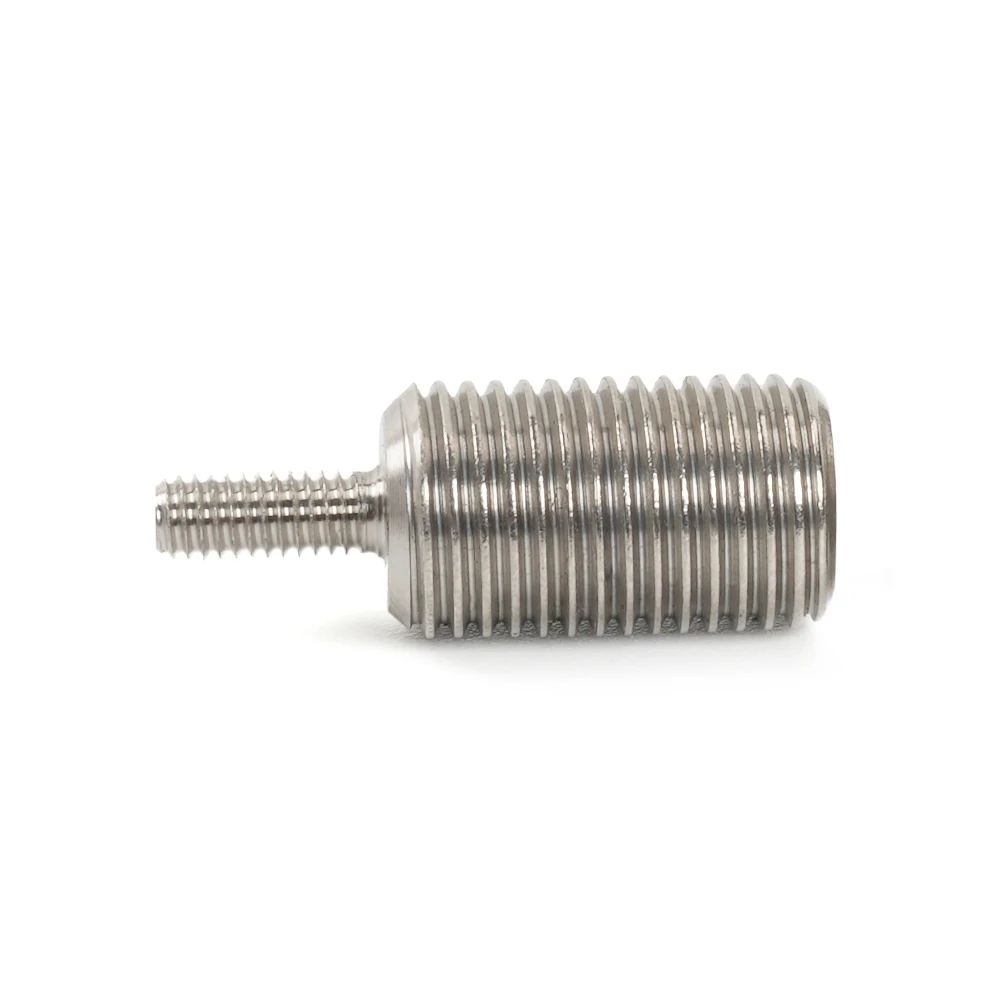 Detalle del adaptador de aluminio visto de frente